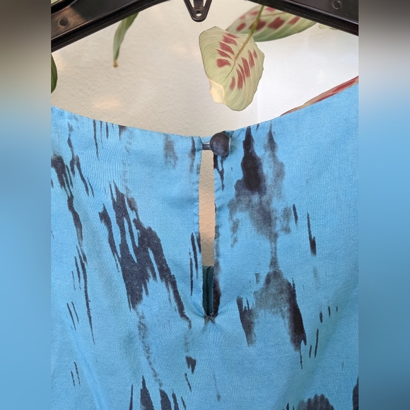 CAbi 100% Silk Tiered Sleeveless Blouse - Picture 4 of 8